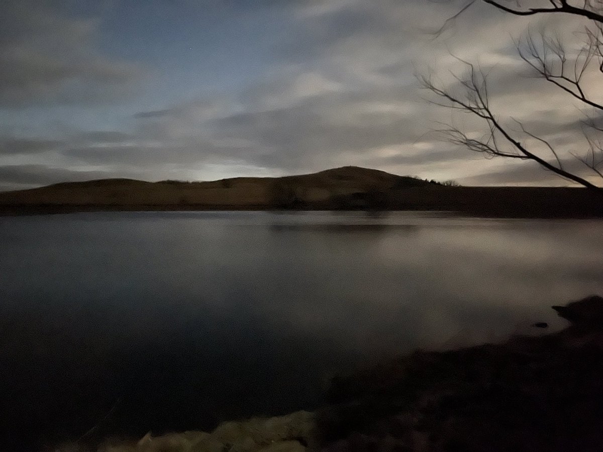 BackwaterFowler's tweet photo. It’s 0630 on what is likely my last morning of #duckhunting for the season. I’ve not been a good #hunter; life was busy this year and this is only my second time out in the field. I picked a hell of a day to do it. 23* with a solid west wind &amp; a little bit of ice around the bank. https://t.co/mKDMPquOnf