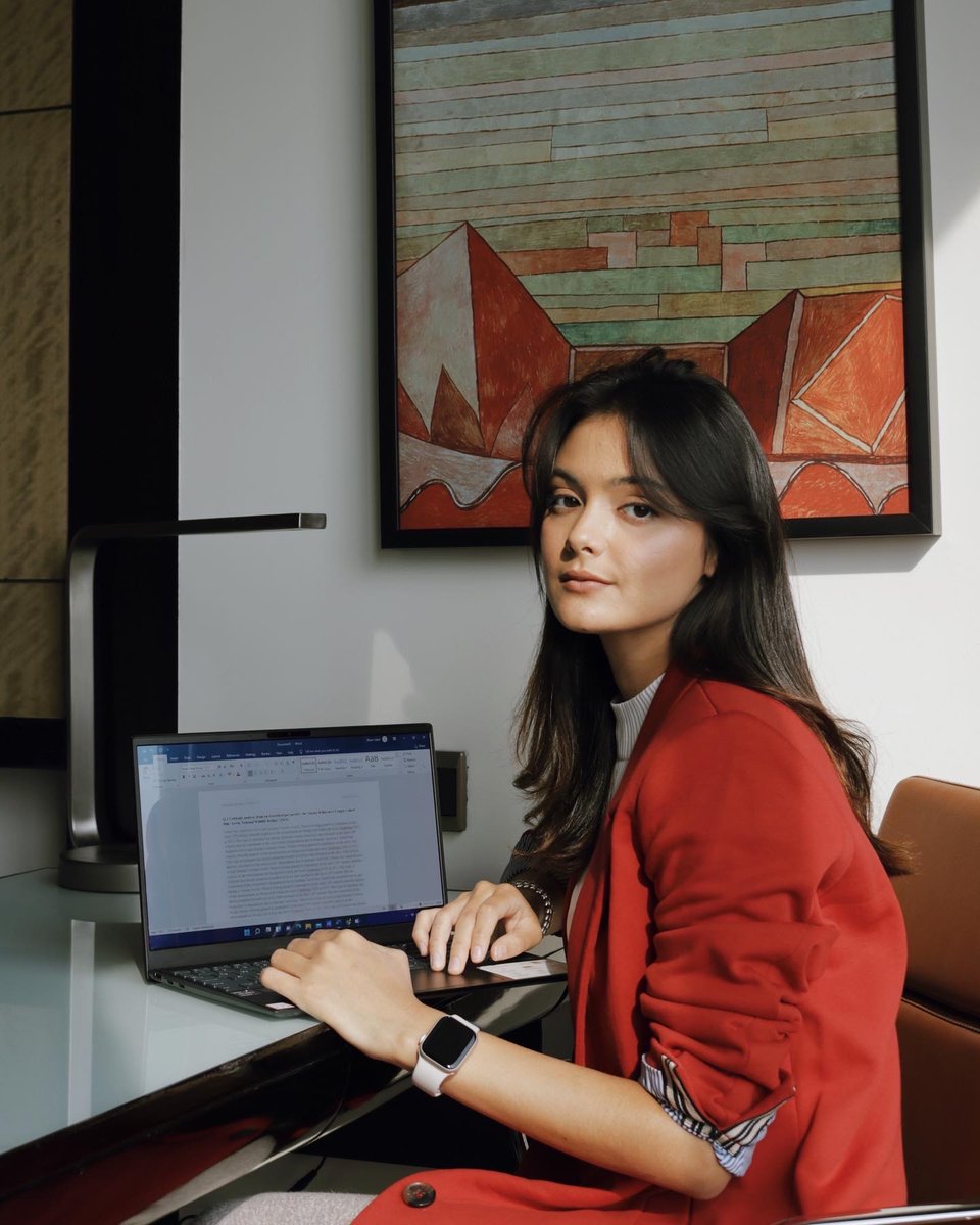 AMDIndonesia's tweet photo. Di era serba digital ini, Amanda memilih #ModernPC berprosesor AMD Ryzen 5000 Series berbasis #Windows 11. Performanya yang #BeneranCepat https://t.co/KdHpCuyFaU