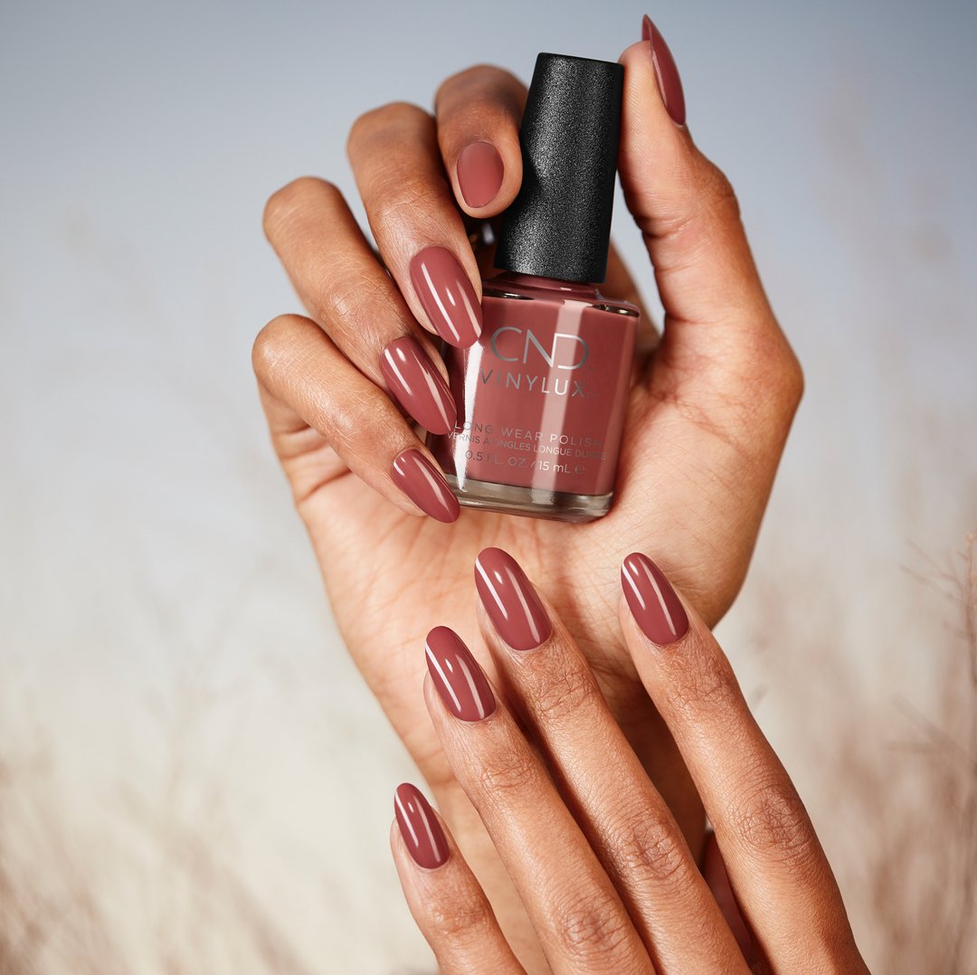 Wooded Bliss is still proving to be a very popular shade this Christmas season 🎄❤️

Available in both shellac &amp; CND VINYLUX 💅🏻

#nails #beautysalon #CND #nailsalongreystones #nailsofinstagram