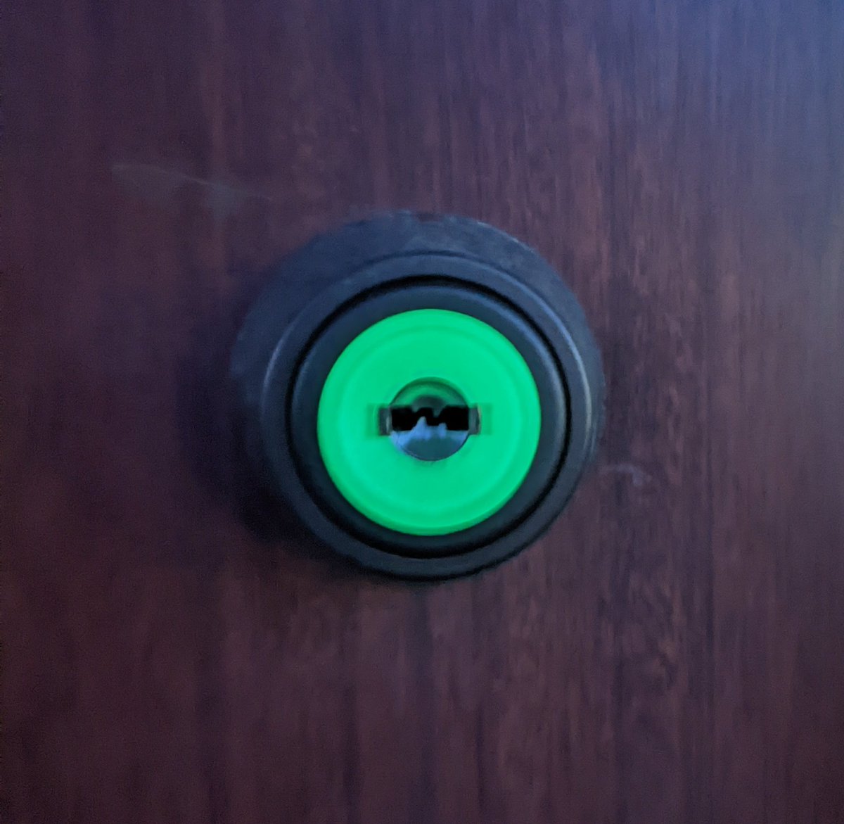 BrianAillaud's tweet photo. Glow in the dark locks should be everywhere.

#Engineering #Japan https://t.co/ZzfjrbL5mm