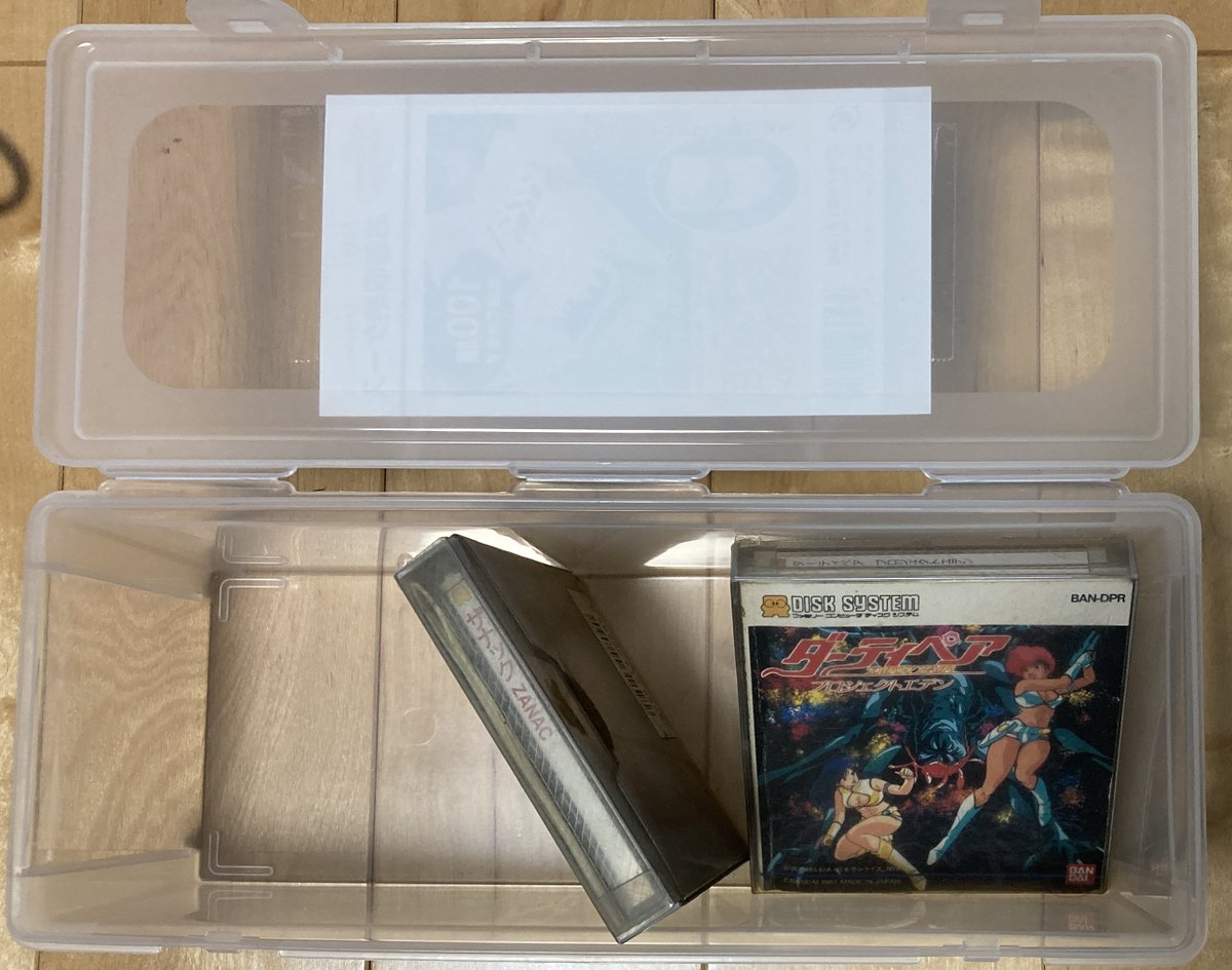retrogamer128's tweet photo. すでに、多くの方がtweetされていますが、#QuickDisk がジャストフィットと話題の #ダイソー お箸収納ケースD-5382を試してみました

#QD は50枚程収まりそうです。適度なスペースもあります

ちなみにQDである #ファミコン #ディスクシステム のディスクは惜しくも収まりません

#MZ  #MZ700 #MZ1500 https://t.co/XtDj0GfBSb