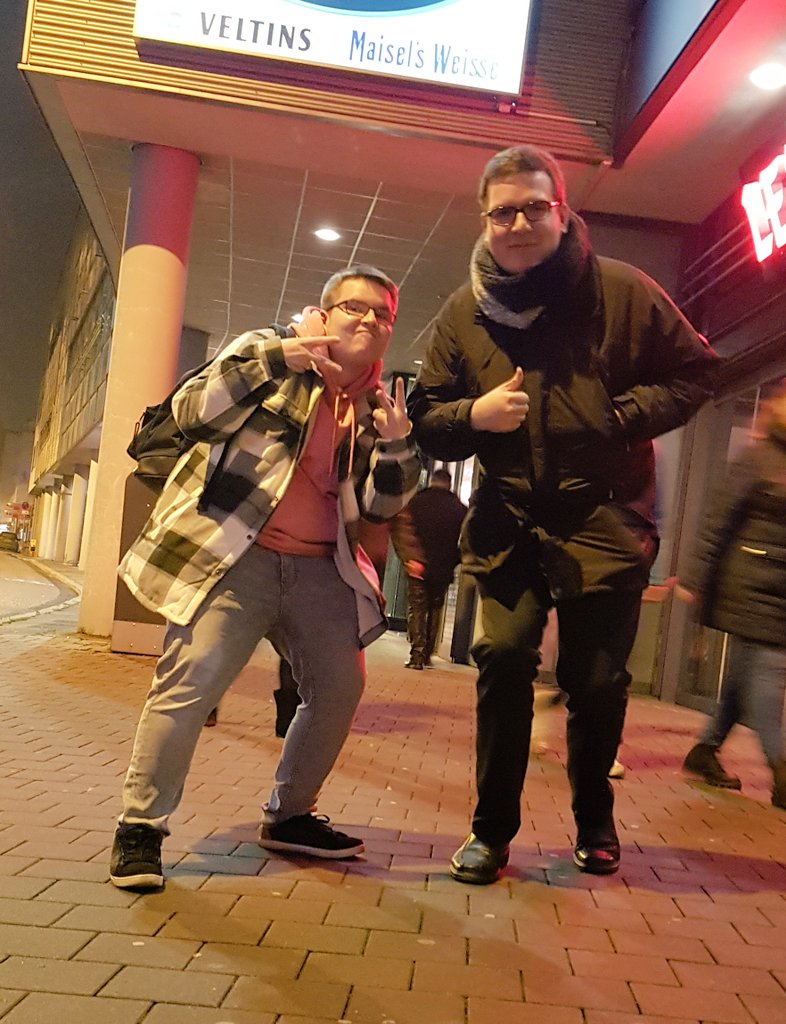 KaitosCreeps's tweet photo. Gestern die Legende himself getroffen! Zuuu wild @SnowSoulAngel https://t.co/WQkhlYJqNI