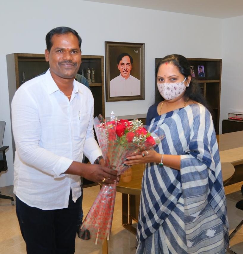 'TRSV రాష్ట్ర ప్రధాన కార్యదర్శి' @GadarajuTRSV  అన్న గారికి జన్మదిన శుభాకాంక్షలు.💐🎂🎊
🎂 #HappyBirthdayRajanna 🎂

@KTRTRS @trsharish @RaoKavitha  @JAGANTRS @ysathishreddy @dcstunner999 @krishanKTRS