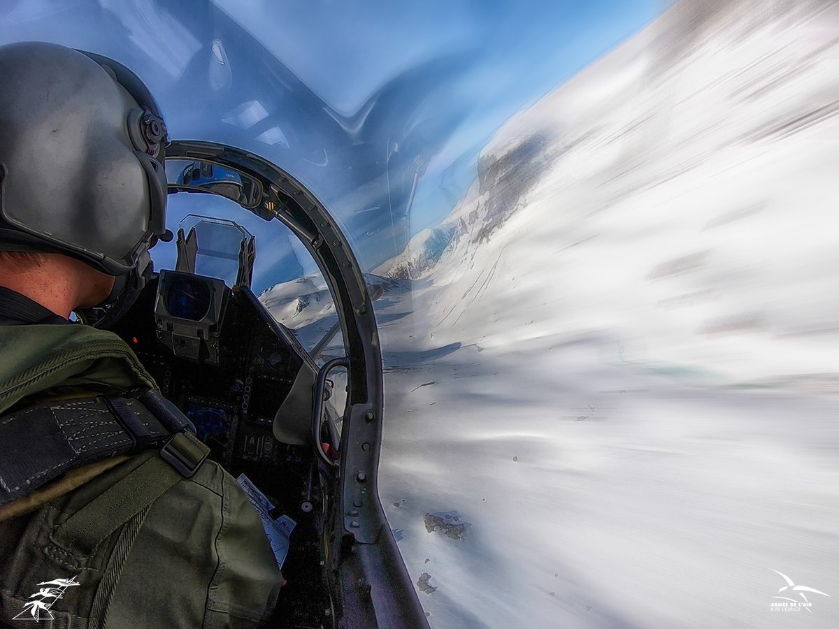 EscadronsChasse's tweet image. Là-haut, le temps s’écoule différemment. Le vol est tellement dense, réclame une telle focalisation de l’esprit, une si grande intensité physique, que les minutes passent comme des secondes.