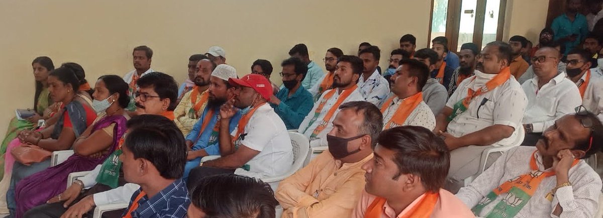DIVYAPA31790508's tweet photo. भाजपा मराठवाडा 
संघटन मंत्री 
 श्री संजयजी कोडगे यांनी 
आज भारतीय जनता पार्टी कामगार मोर्चा संभाजीनगर शहर महत्त्वपूर्ण आढावा बैठक घेतली.या बैठकीस शहर अध्यक्ष संजयजी केनेकर राजू शिंदे समीर राजूरकर  शेख हफिज ताराचंद गायकवाड डॉ.दिव्या पाटील
@MediyaMarathwad
@BJP4AurangabadM https://t.co/ioiWhVDJfJ