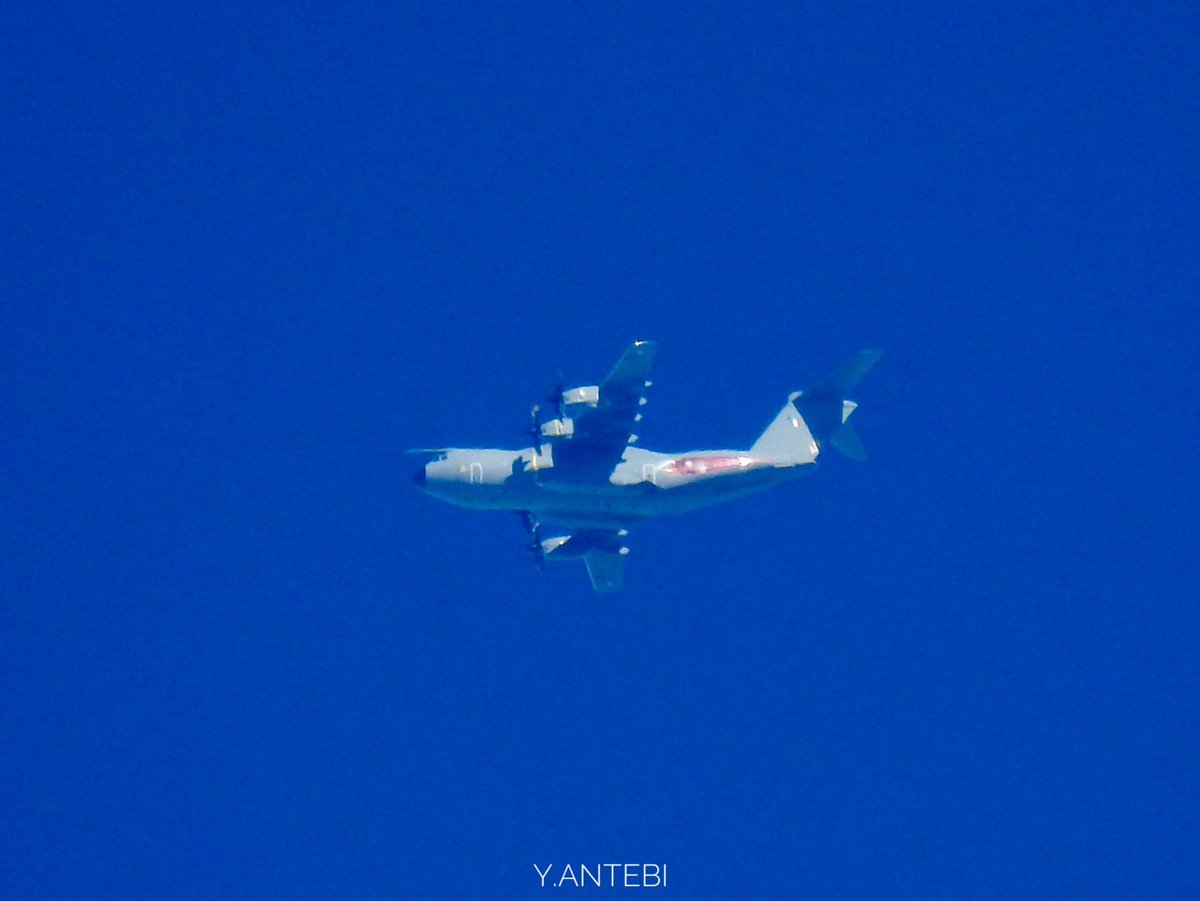 ace_pio's tweet photo. I completely forgot this livery even existed, so great surprise here!
#CTM2070 #A400 F-RBAR at FL300
#FrenchAirForce #Armeedelair #A400M https://t.co/jb5Q9IyKFf