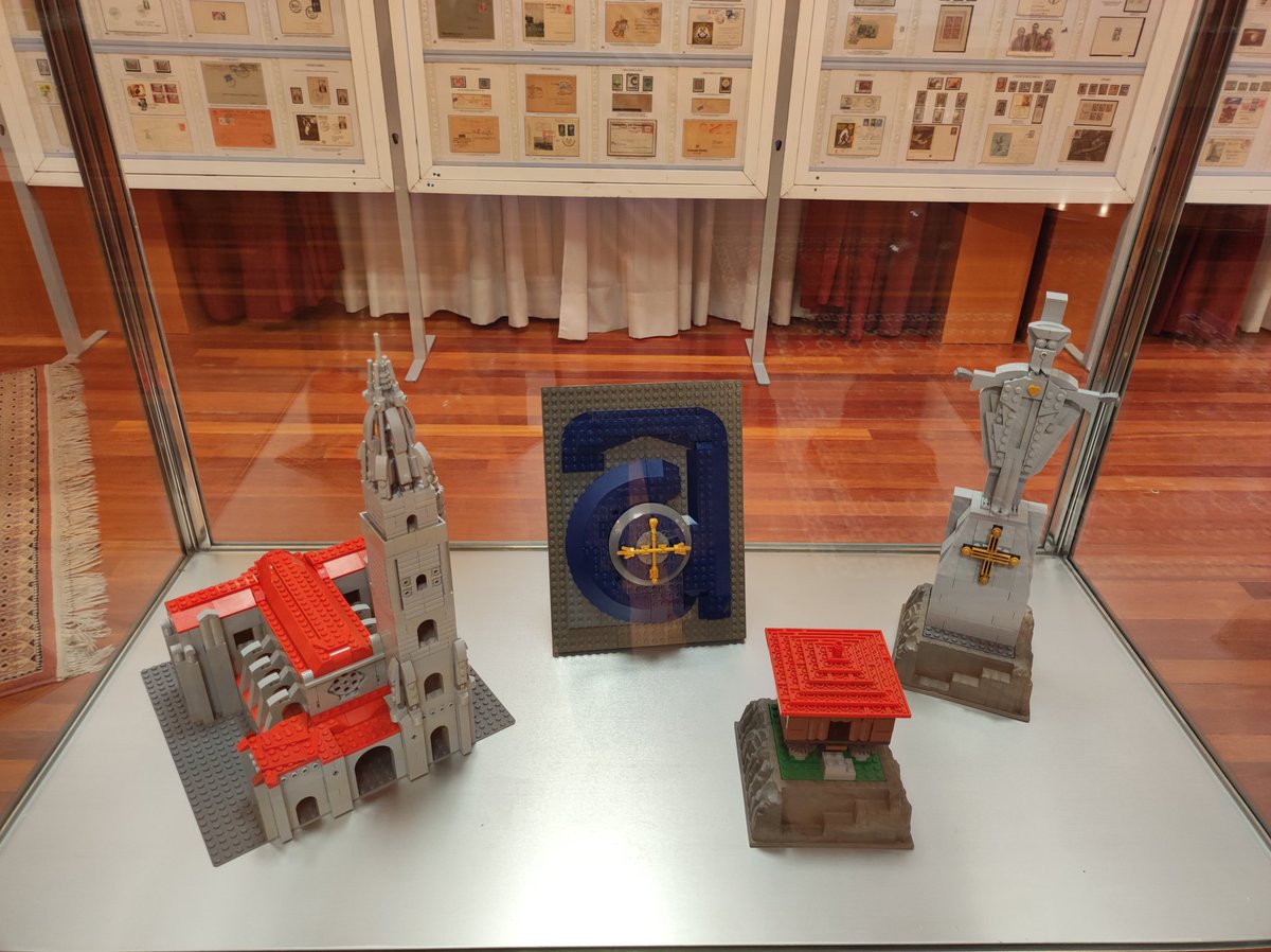 TORLA04's tweet photo. @NARANCO28 @ColeccionistaR1 Digna de ver toda la exposición y para nosotros los oviedistas tu aportación @ColeccionistaR1 es un auténtico regalo. 😃
Muchísimas gracias y también a @NARANCO28 por todo el trabajo que se ha metido.
¿Habrá que liar una buena #Expoazul más adelante, verdad? 😃 https://t.co/ZJBZlYIyEw