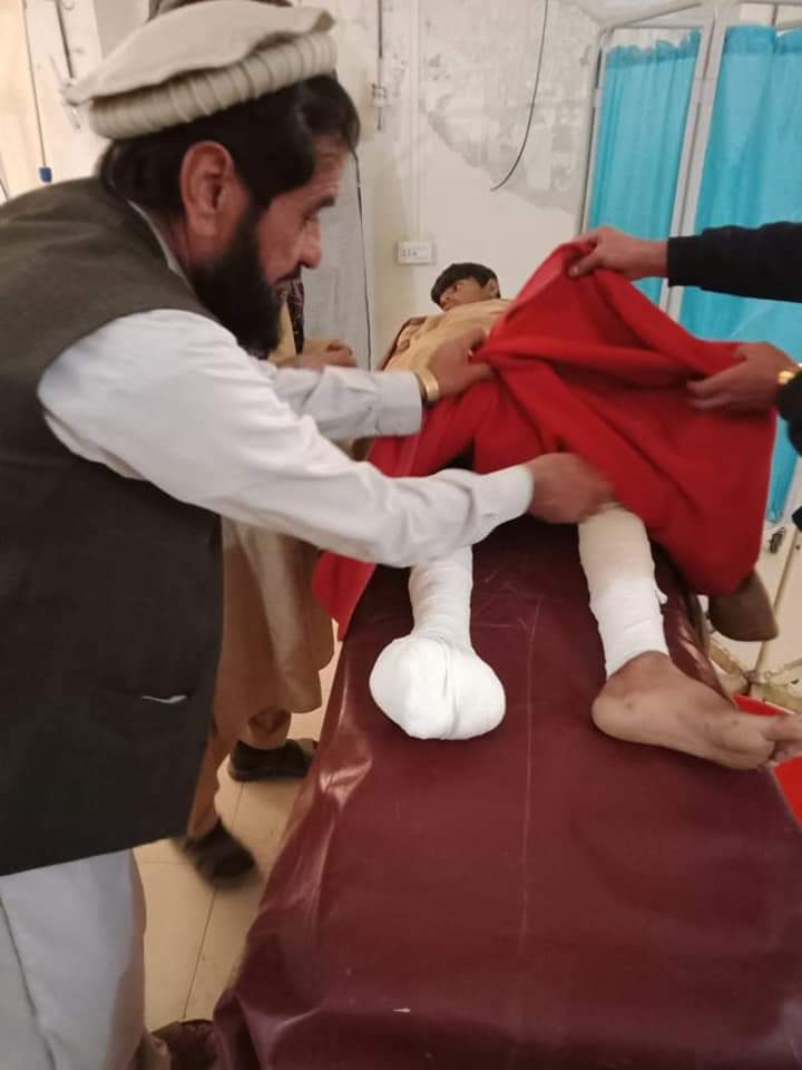 EidRehmanWazir2's tweet photo. افسوس ناک شمالی وزیرستان تحصیل میرنشاہ ڈانڈے درپہ خیل میں لینڈ ماینز دھماکہ دو بچے زندگی بھر کے لئے معذور،لیکن افسوس کی بات یہ ہے کہ لینڈ مائینز پہ بات کرناغداری کے زمرے میں آتے ہیں https://t.co/wXOEMAUnqc