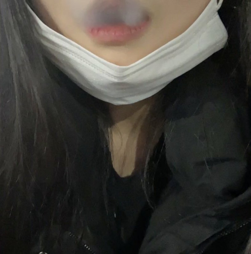 singalam5's tweet photo. 눈와서 담배 더 맛있어ㅎ #섹트 #눈온다 #담배냠 #맞담할사람 https://t.co/nupGhU8r0o