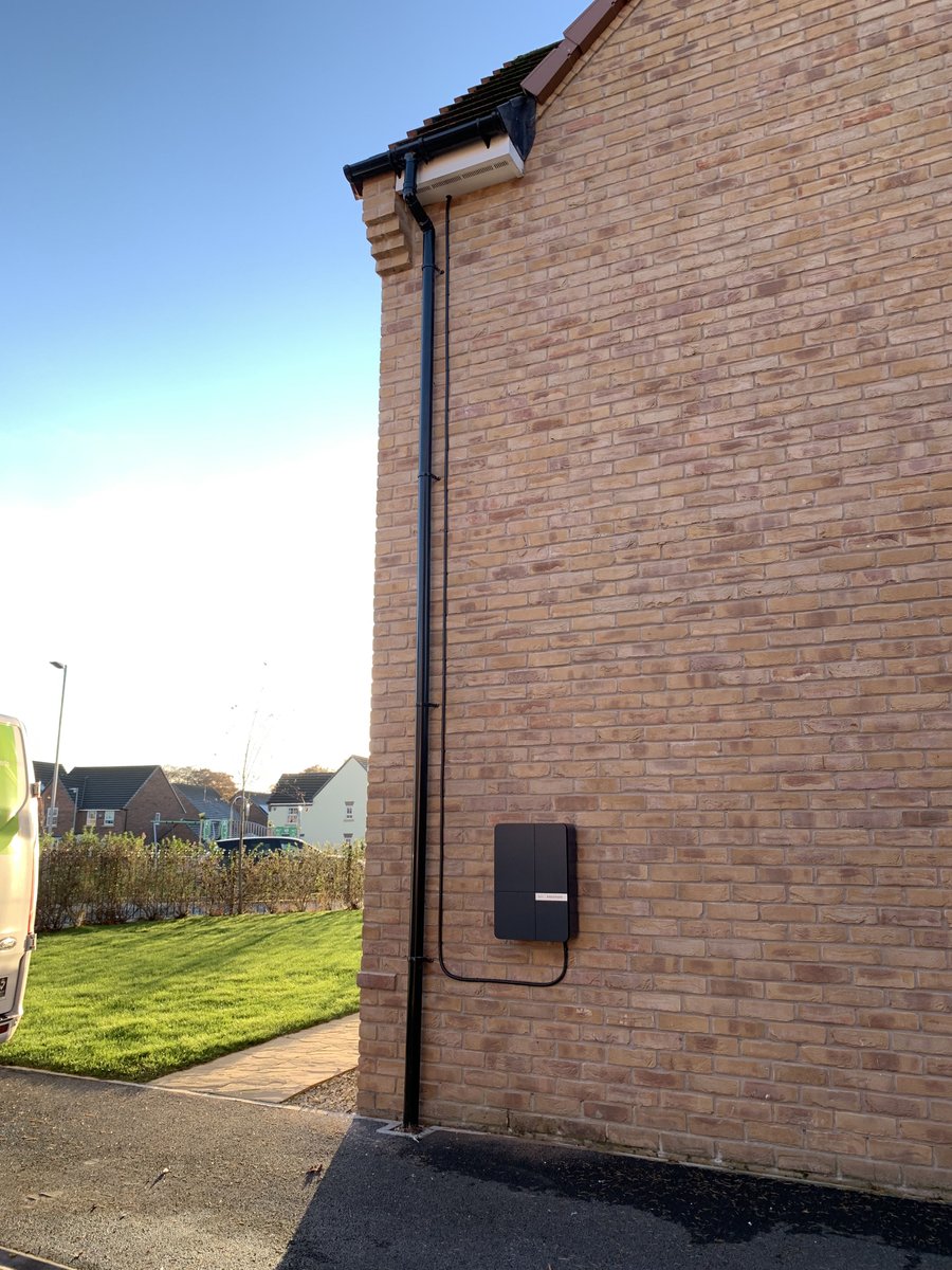 utley_ev's tweet photo. The Andersen A2 in Nearly Black! 😍

Really pleased how this turned out!

#AndersenA2 #AdaptiveFuse #EVChargePoint https://t.co/0kNaWJAmZU