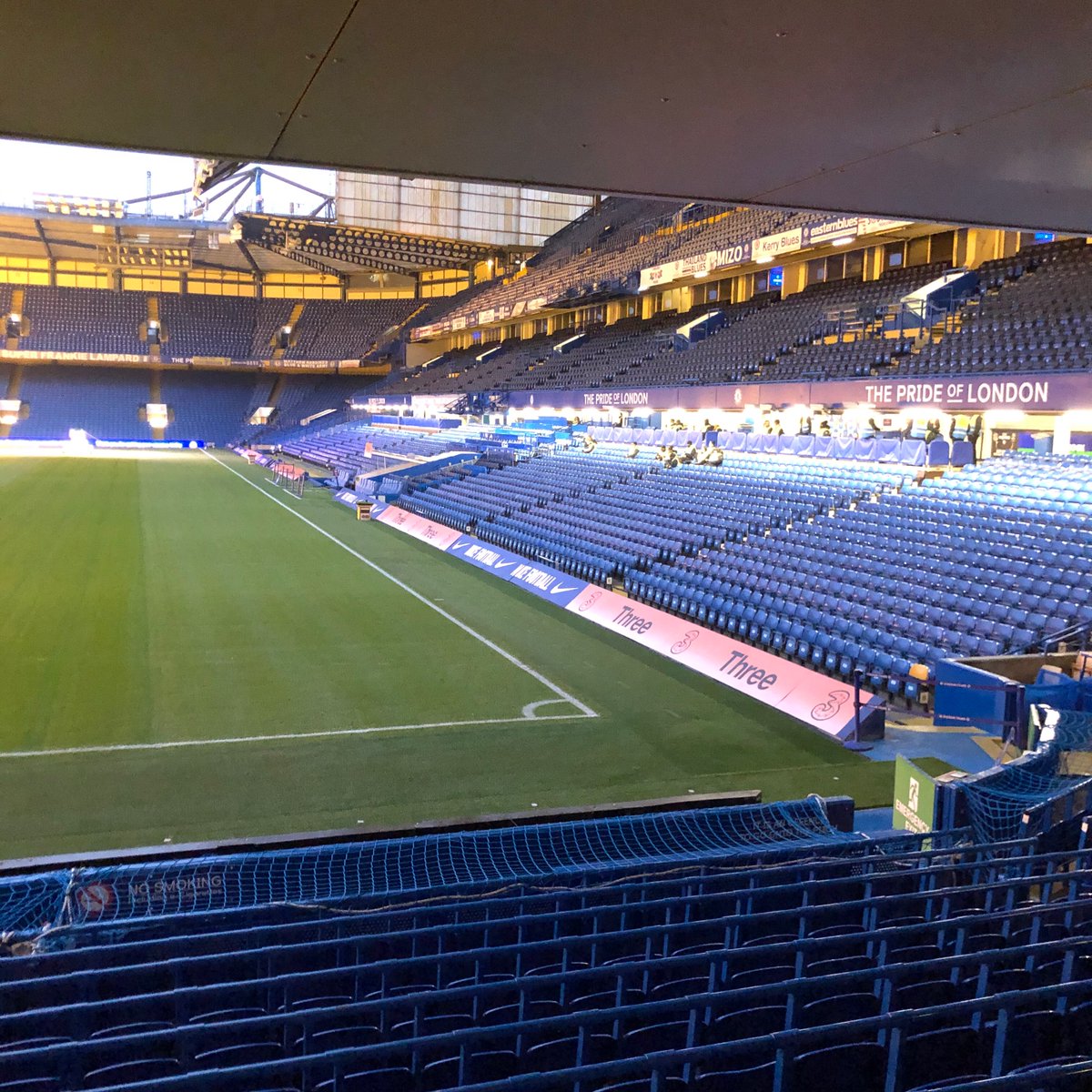 WestMidHospital's tweet image. We’re about to kick off delivering 10,000 vaccines at Stamford Bridge! ⚽️ We are offering 1st, 2nd and booster doses, and taking bookings and walk-ins. Full details here: ow.ly/q1uZ30s4riV #GetBoosted #LetsTackleCovid