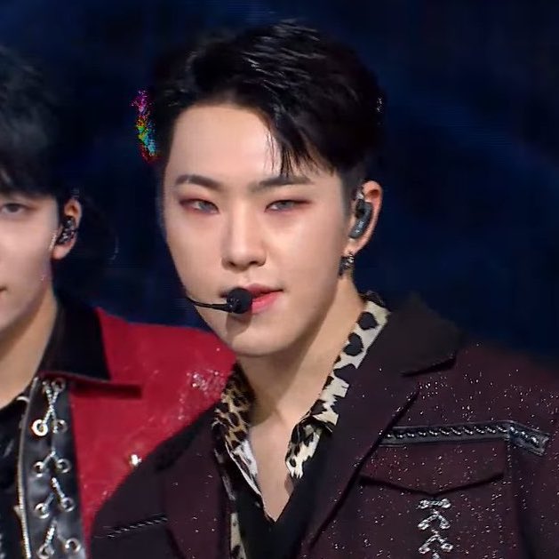 wwonivrse's tweet photo. hoshi                                      soonyoung https://t.co/SZdXp1JeMj