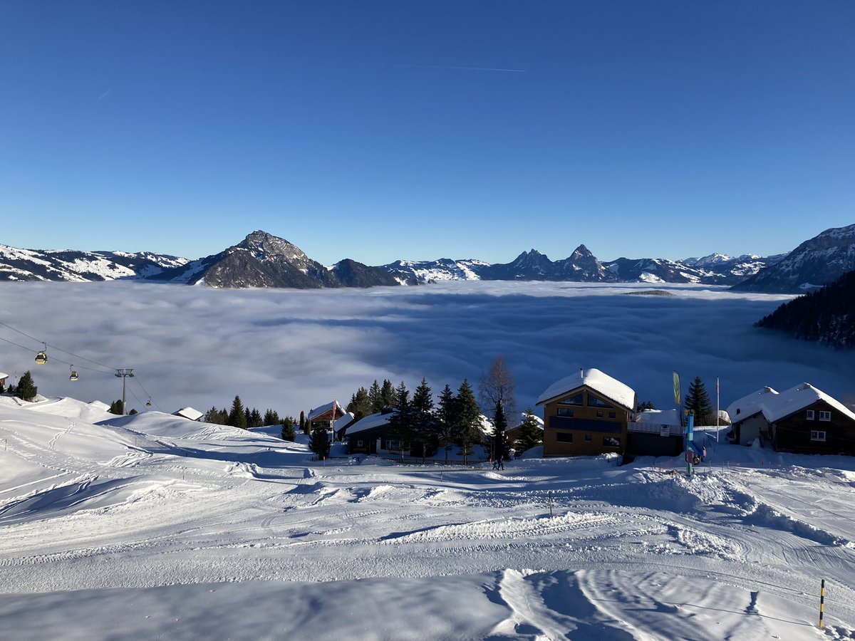 stefanpmueller's tweet photo. #stockhütte #klewenalpstockhütte #klewenalp_stockhuette #sonne #bergen #geniessen #weekend #samstag #nebelmeer #nebel https://t.co/Px3dTM21kx