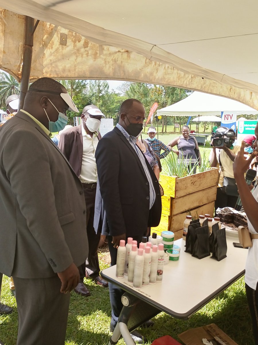 NARO_NaCRRI's tweet photo. Hon. @FredBwino - the State Minister for Agriculture visiting the various exhibition stalls at the #UtafitiFoodFestival alongside Prof. @KigoziMaggie https://t.co/xecXZHug2i