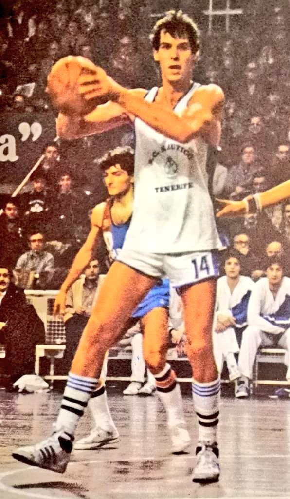 DeporteVintage's tweet image. El ya fallecido #MattWhite en su etapa tinerfeña con @RCNTenerife 1980/81 #LigaNacional