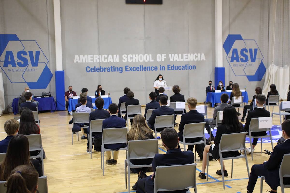 asvtweets's tweet photo. Yesterday, ASV opened its ninth annual edition of #VALMUN, the school’s #ModelUnitedNations Conference. 🇺🇳 Today, delegates are debating in five committees a wide range of topics ranging from restriction of autonomous weapons to the equal distribution of COVID vaccines https://t.co/Hvfw3w1eE9