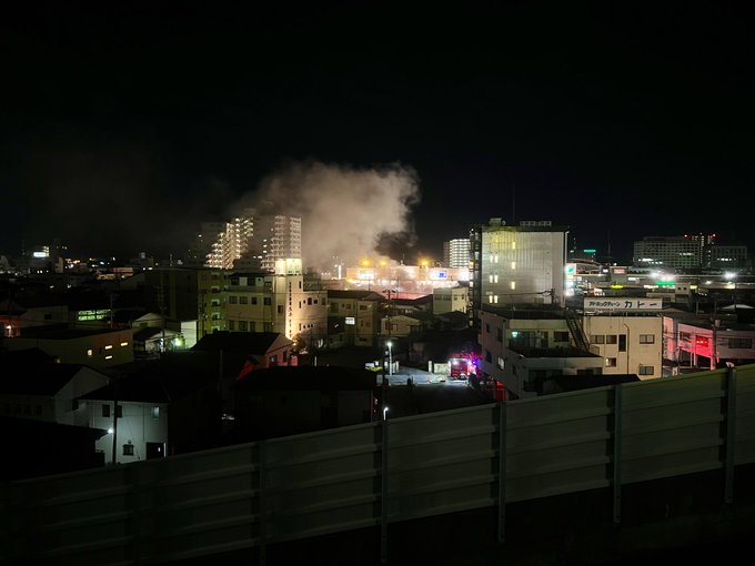 火災 静岡県富士市吉原５丁目で煙充満する火災現場の様子 12月18日 Megaドン キホーテ 富士吉原店 吉原商店街で煙充満する火事 まとめダネ