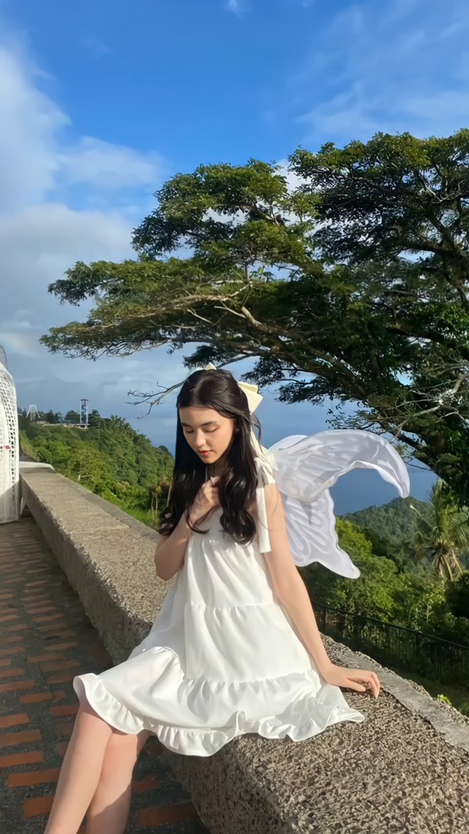nicoledailypost's tweet photo. “spread your wings and let the fairy in you fly!" @nicolekrystn ༉‧₊˚✧ https://t.co/dZV1IJQrmN
