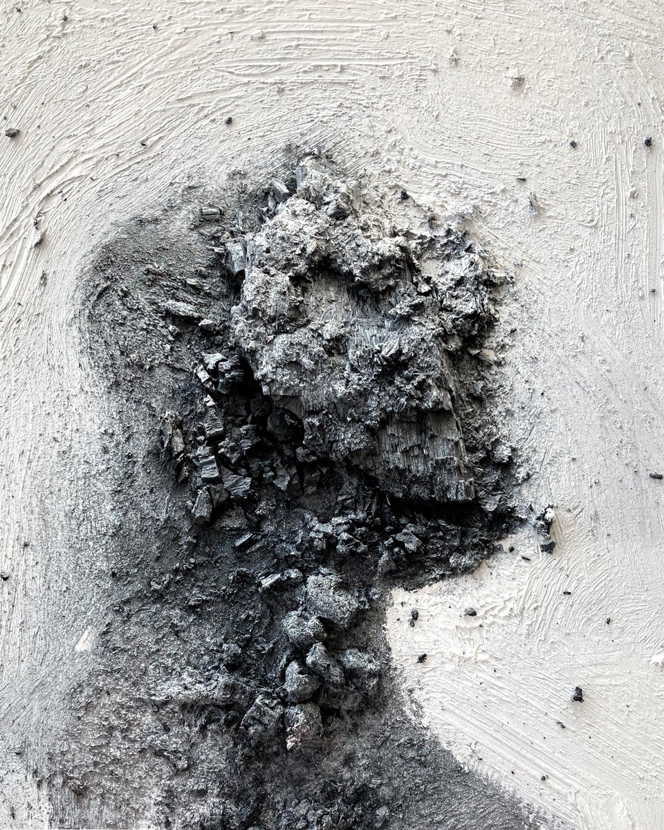 poptwig's tweet photo. TITLE: "Scorched" DESCRIPTION: Oil and charcoal  Artist: @Henrikaau  https://t.co/o2Kw6ejM62 
#hicetnunc #hicetnunc2000 #hicetnuncart #nfts #nft #nftcollectors #nftcommunity #tezos https://t.co/z8ar9aFJcG