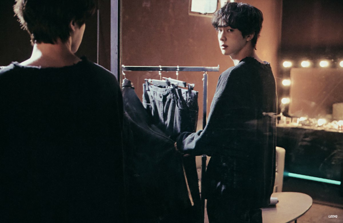 lediQ_1204's tweet photo. [scan] 2022 Season's Greetings - PHOTOBOOK
2022 시즌그리팅 포토북 스캔🖤

#BTS #BTSJIN #방탄소년단진 #석진 #JIN https://t.co/SjROLGYwnY