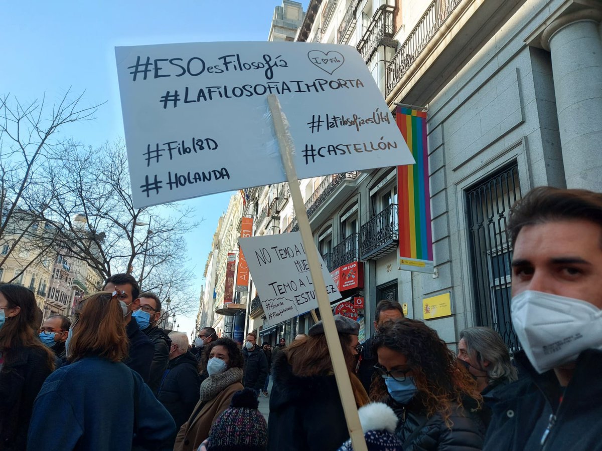 academiaferos's tweet photo. Por amor a la #filosofía y una enseñanza pública de calidad ➡️ venimos a #Madrid desde cada rincón del país.

No nos vamos a rendir @educaciongob ▶️ ¡Más horas para #ética y #filosofía en #ESO y #BACH! https://t.co/xXJMGK5qcN