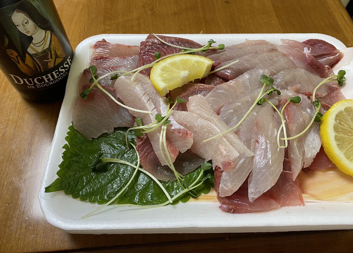kmj10704's tweet photo. 회는 진짜로 뭔 맛으로 먹는지 잘 모르겠음.

듀체스는 개꿀맛. https://t.co/DEDtUsXIUD