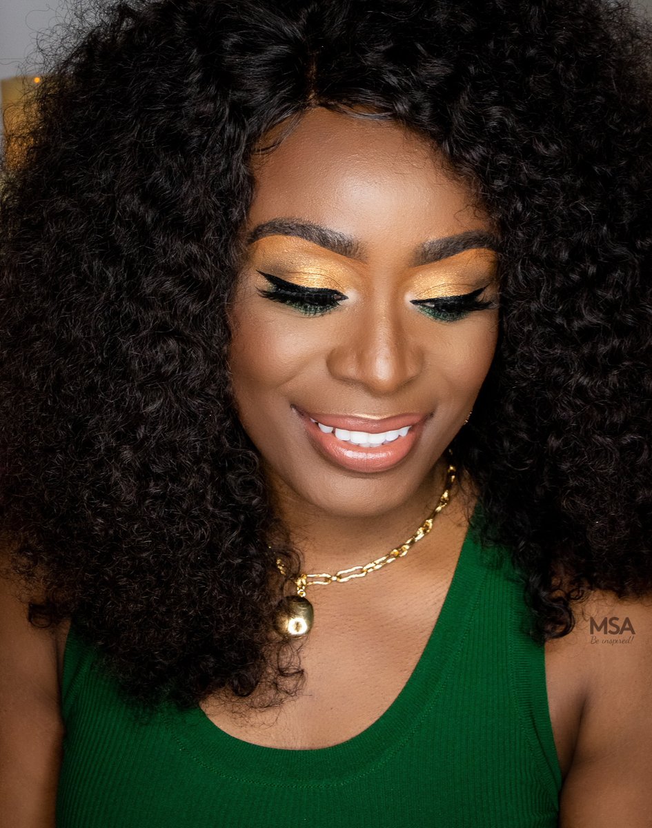 msabeinspired's tweet photo. I just uploaded my review of the @Natasha_Denona Mini Metropolis Palette on YouTube https://t.co/N1CNJOCPjb. I love the pop of green which makes this makeup look very Christmas appropriate. By the way the Mini Metropolis Palette is a great gift for a makeup lover or for yourself https://t.co/Fg7Ts1AsM6