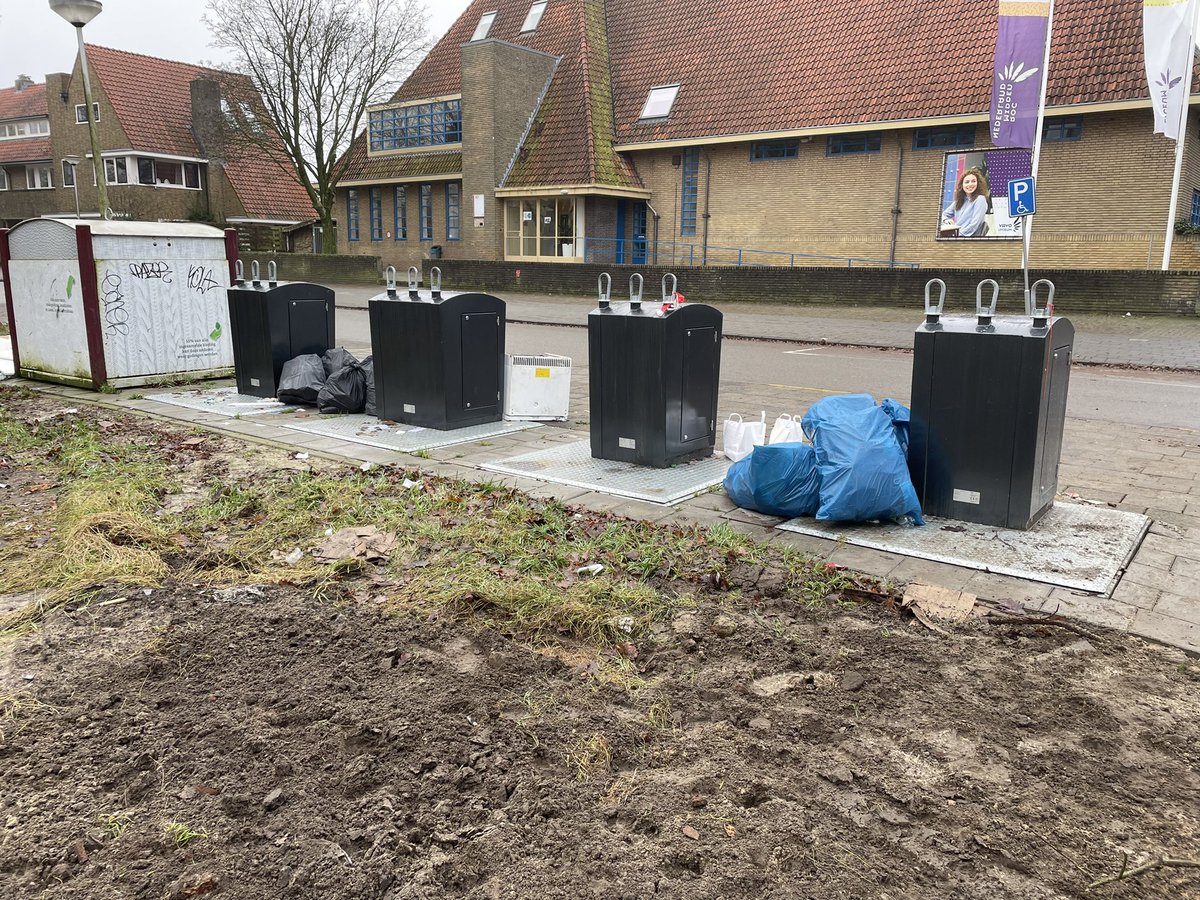 MerlinDik's tweet photo. Het is weer een puinzooi op de Rubensstraat @Gem_Amersfoort . https://t.co/6NArhggB0d