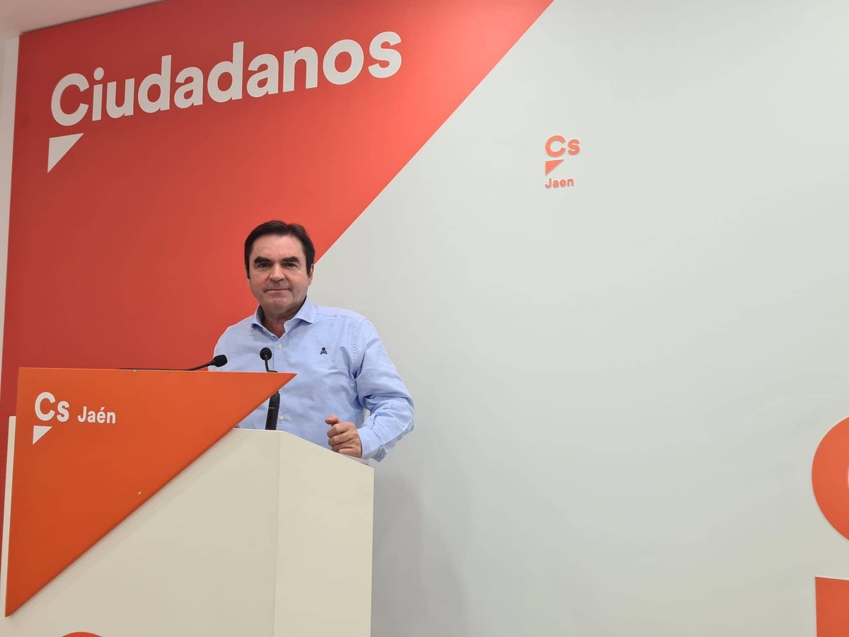 CsJaen_Prov's tweet photo. Queremos hacer la vida más fácil a los ciudadanos con este nuevo Decreto🍊.

🗣️@miguelALorente ha pedido a todos los partidos que arrimen el hombro.

ℹ️Más info👉https://t.co/FEzfDHgYnv https://t.co/cSoocYv1BB