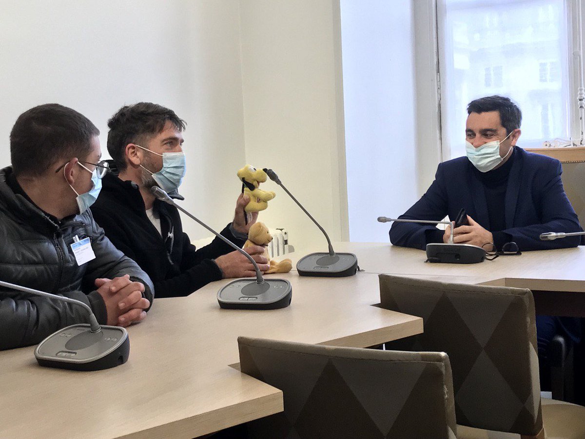BenoitSimian's tweet photo. Au côté du collectif de la @MarcheDesPeres mobilisé pour que l’égalité parentale devienne le principe et non l’exception comme c’est le cas aujourd’hui ! 
@AssembleeNat 

🛑 Stop au #NoëlSansPapa 

@egalite_gouv @Defenseurdroits @justice_gouv @Sante_Gouv https://t.co/5eDGm3E15E