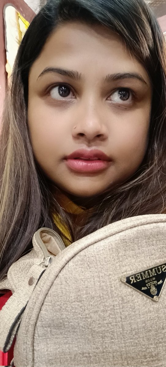 कस्तो फोटो हो बे यो 🙄🙄🤣🤣😂