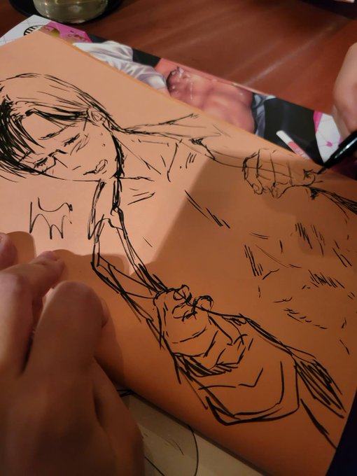 SMバーROKIさんは私のような陰キャ引きこもりにも大変優しいキャストさんしかいないので本当におすすめです!女の子だけや夜の街でも入りやすいのでぜひ行ってみてね!!因みにそっとサイン本置かせていただいちゃいました…押し付けてすみません(猛省) 