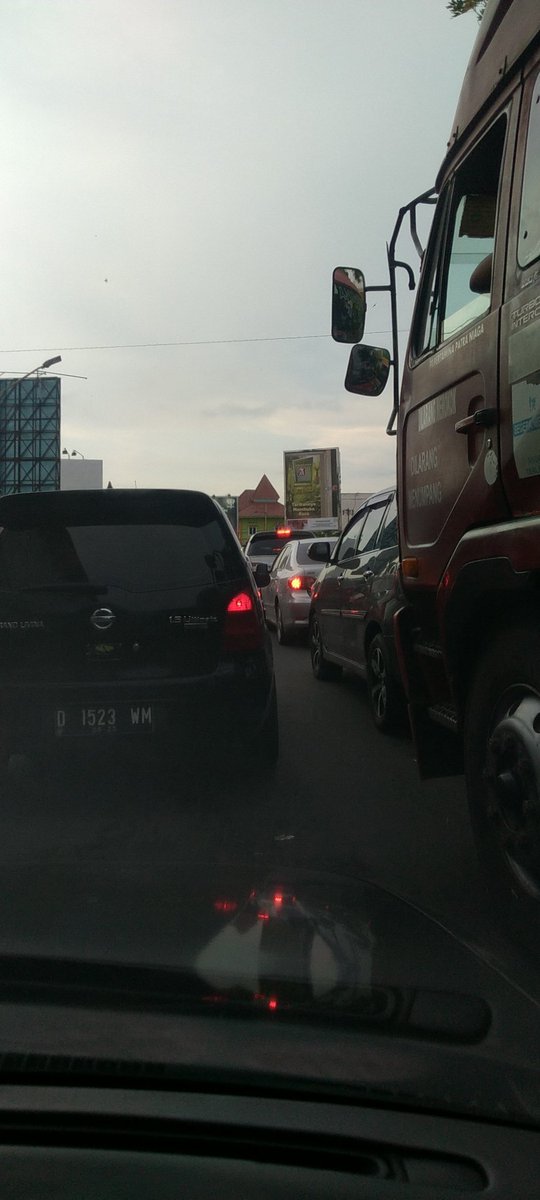 <a href="/RadioRasika/">105.6 FM Rasika USA</a> demak kota macet..