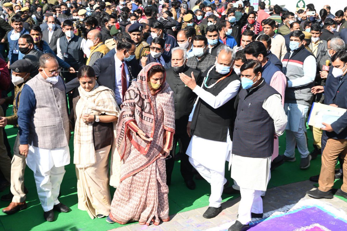 प्रदेश कांग्रेस सरकार के 3 वर्ष पूर्ण होने पर आज "आपका विश्वास, हमारा प्रयास" प्रर्दशनी का मुख्यमंत्री श्री <a href="/ashokgehlot51/">Ashok Gehlot</a> जी के साथ दीप प्रज्ज्वलित कर उद्घाटन किया एवं जन घोषणा क्रियान्विति रिपोर्ट व फ्लैगशिप कार्यक्रम उपलब्धियों का पोस्टर विमोचन किया।
 #3SaalRajasthanKhushhal