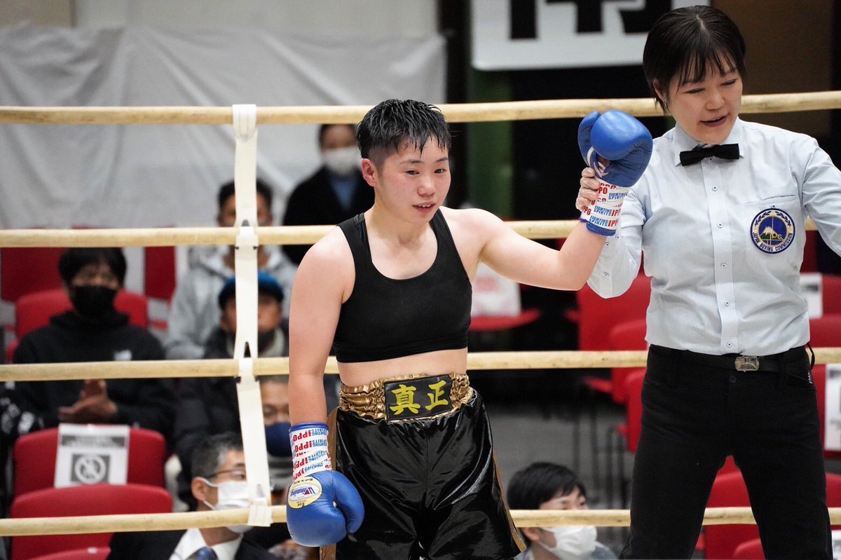 sumire_boxing's tweet photo. 今日は2ー1の判定で
なんとか試合勝つ事が出来ました！

まずこの試合を組んで下さった
山下会長初めジムのト���ーナーの方
スタッフの方々ありがとう
ございました🙇‍♂️

会場まで来て下さった方々
���援してくださった方々
本当にありがとうございました！ https://t.co/2FjNBuERZS