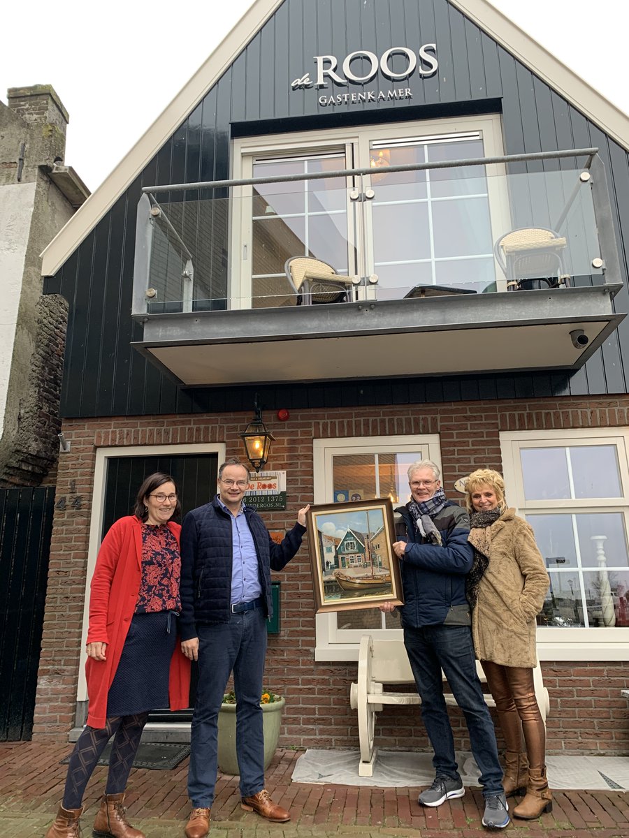 DeRoos20's tweet photo. Bed en Breakfast De Roos bestaat vijf jaar.  
Actie: Retweet a.u.b. dit bericht. De winnaar krijgt een gratis overnachting die wij 6 januari 2022 bekend maken. Ter gelegenheid van ons #lustrum een schilderij laten maken door kunstschilder Roel Koelewijn.
https://t.co/tgyQc725mC https://t.co/59Vi5ZRTro