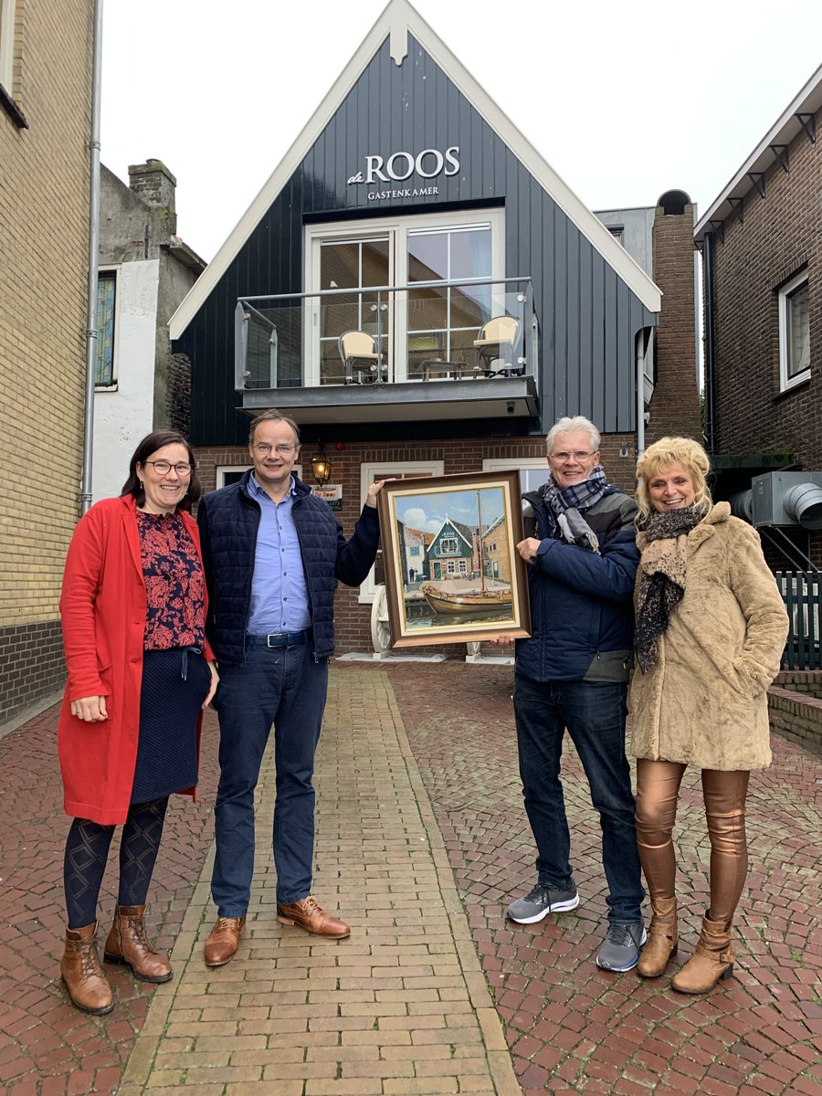 DeRoos20's tweet photo. Bed en Breakfast De Roos bestaat vijf jaar.  
Actie: Retweet a.u.b. dit bericht. De winnaar krijgt een gratis overnachting die wij 6 januari 2022 bekend maken. Ter gelegenheid van ons #lustrum een schilderij laten maken door kunstschilder Roel Koelewijn.
https://t.co/tgyQc725mC https://t.co/59Vi5ZRTro