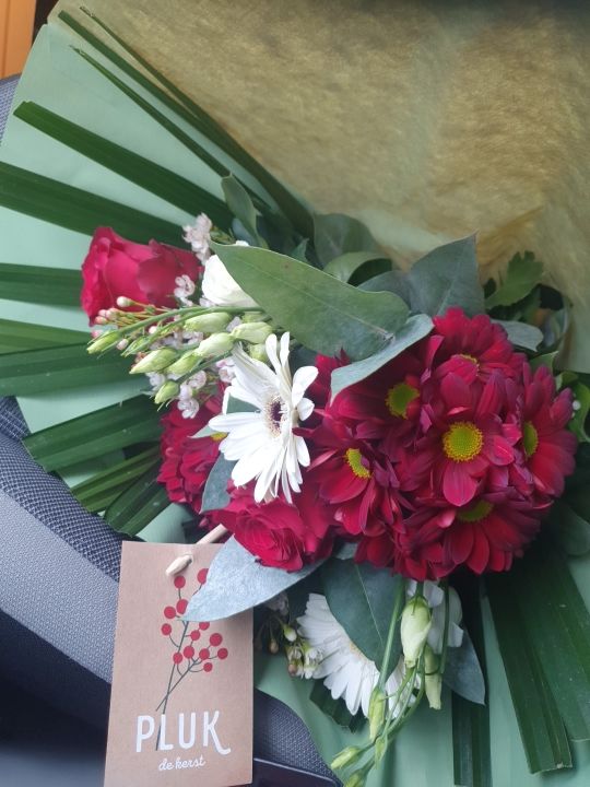 rita231971's tweet photo. Afgelopen woensdag blij verrast door Nexus. 
Er is mij een kontrakt aangeboden voor onbepaalde tijd🎊🥳🎉 gebak,bloemen,kadootjes. https://t.co/0Vk7ITOMB5