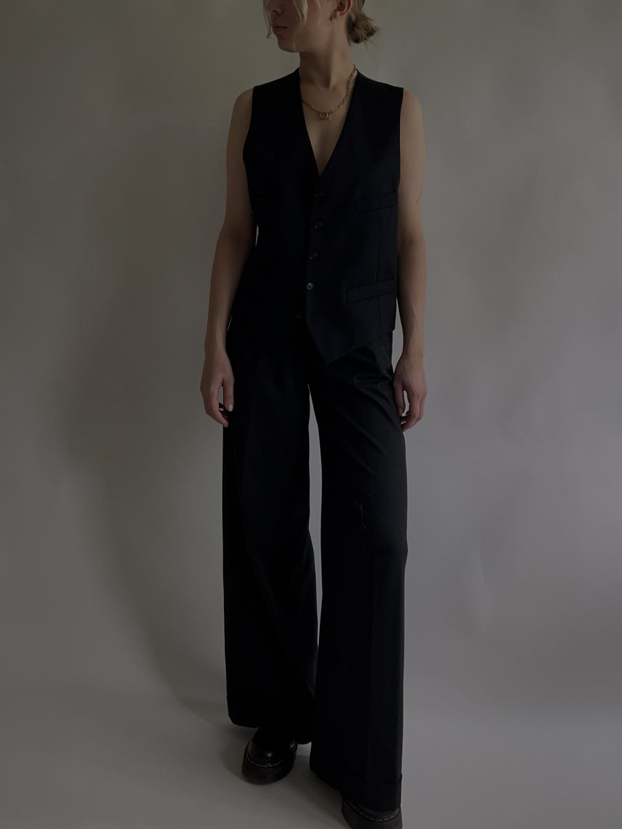 c_illidge's tweet photo. My vintage store, The Style Archive, is all about well curated, vintage pieces. 

Tonight @ 7pm we’re launching our third collection on the website - https://t.co/XjwUaDz3QC

But, be quick, there’s only one of each piece available! Here’s a sneak peek 👀 https://t.co/ULse9eoOu7