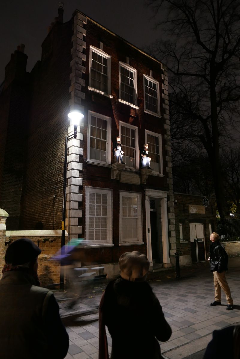 IRotherhithe's tweet photo. The lovely blue coated figurines on the Old School House #rotherhithe are now illuminated each evening from dusk until 11pm
Appropriately inaugurated on #StLucysEve &amp; a great addition to the historic St Mary's conservation area for everybody to enjoy &amp; admire https://t.co/L7JRc0td79