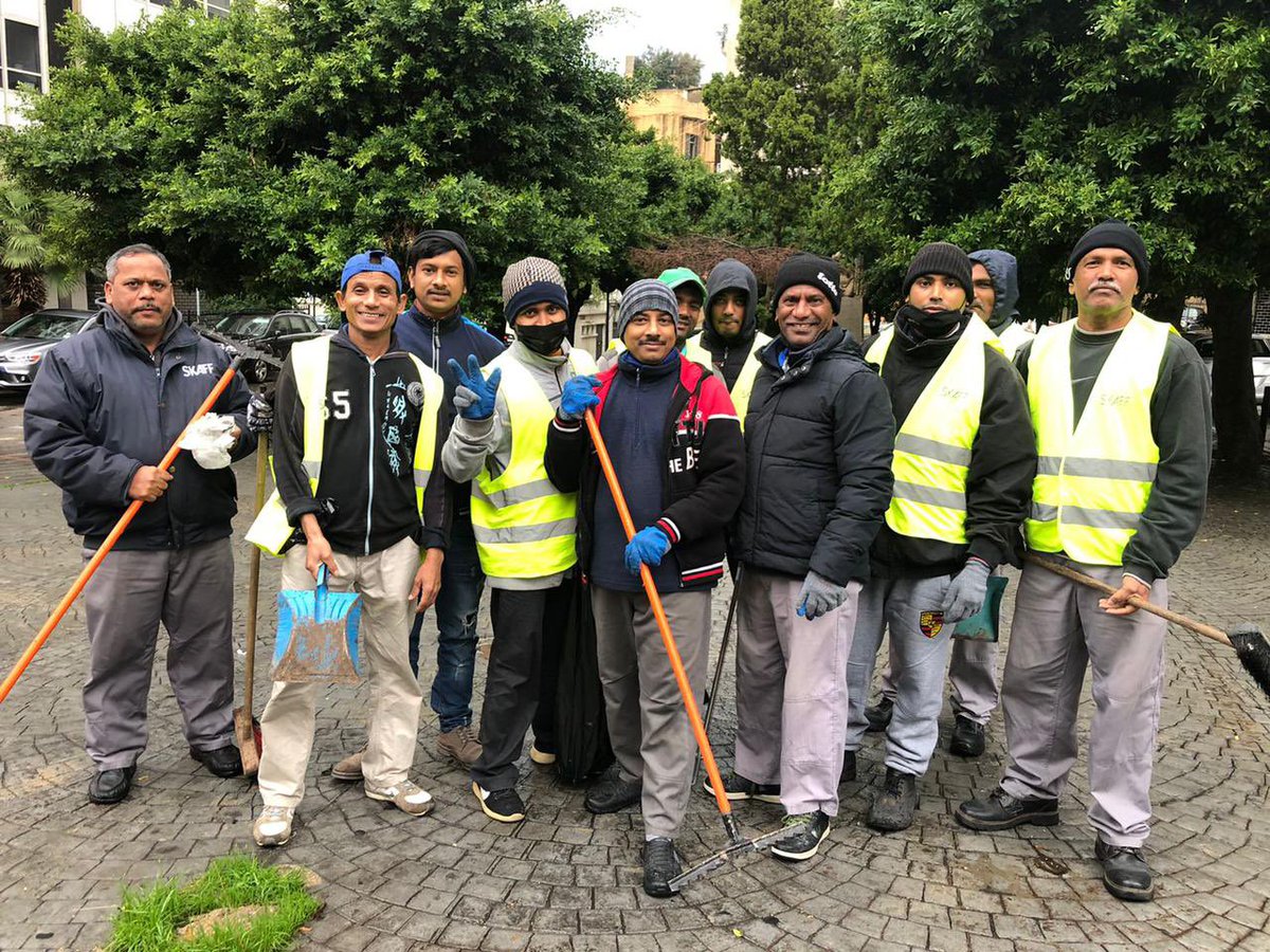 RCBeirutCedars's tweet photo. The 26th #Beirut🇱🇧 Beach and City Clean-up by #SKAFF Team & @RCBeirutCedars co-sponsoring. 30 persons, 15 in Achrafieh, 15 in Raouche do the routine weekly cleaning & round up of garbage while the municipality keep collecting the taxes https://t.co/JtNxTYCbPq