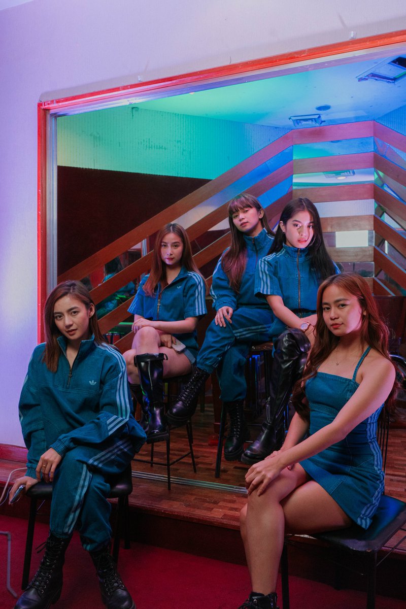official_litz's tweet photo. We're now LIVE on @kumuPH! 
Celebrate the Holidays with us! #LITZPreHolidays https://t.co/W31X5SGq51