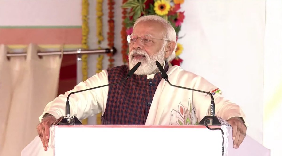 RajuBistaBJP's tweet photo. Adding to the long lists of expressways in UP, Hon'ble PM @NarendraModi ji laid the foundation stone of #गंगा_एक्सप्रेसवे today.

The 594km highway planned at a cost of ₹36,200Cr will boost industrial development, trade, agriculture, tourism and also generate jobs in the region. https://t.co/n0Ja54lw5A