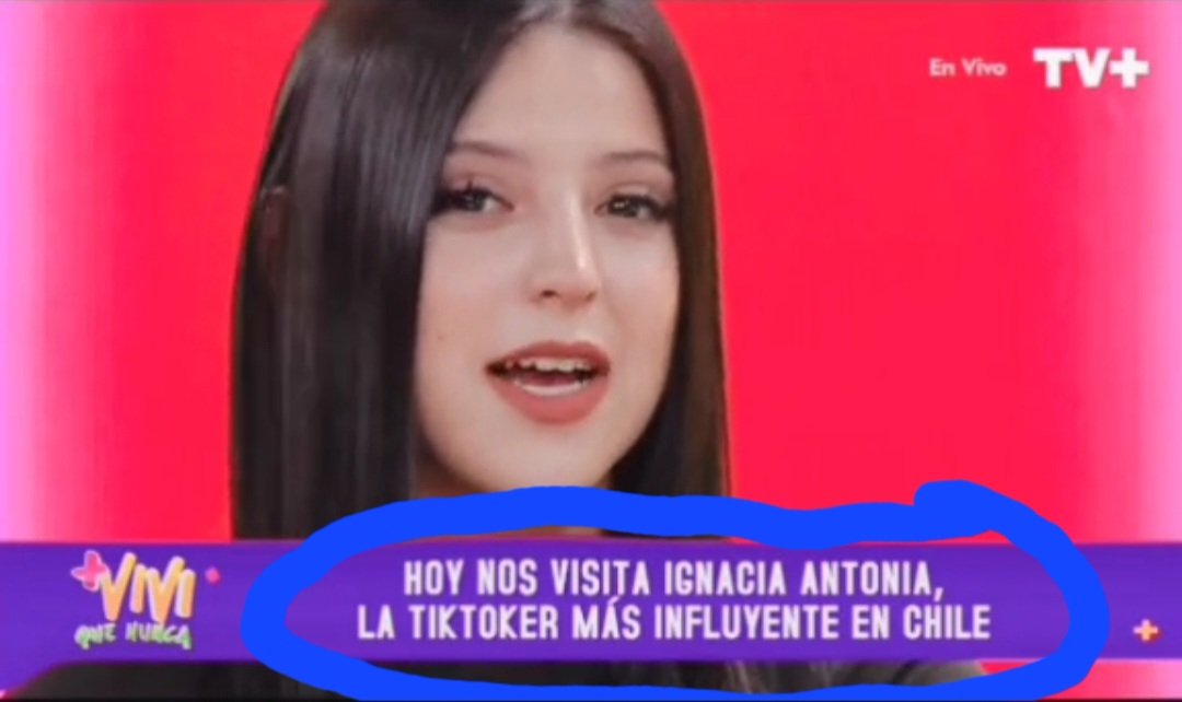 bellmoon_18's tweet photo. @iamfervalentina Aprende de Nacha 😍 no anda presumiendo q viste de marcas ni se cree que todas la envidian 🙄 ni se anda peleando con media red social ah y es La mejor Tiktoker Chilena 😍 a ver si aprendes un poquito de ella mor 😜 https://t.co/IunFUztN1S