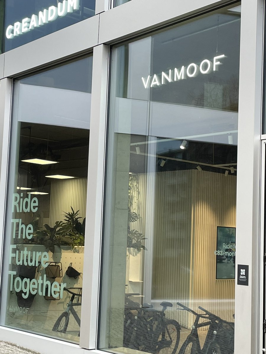 hro_d's tweet photo. Baby needs it’s regular checkup - coming home at XmasTime @VanMoof #vanmoofberlin https://t.co/Csd3zdniZP