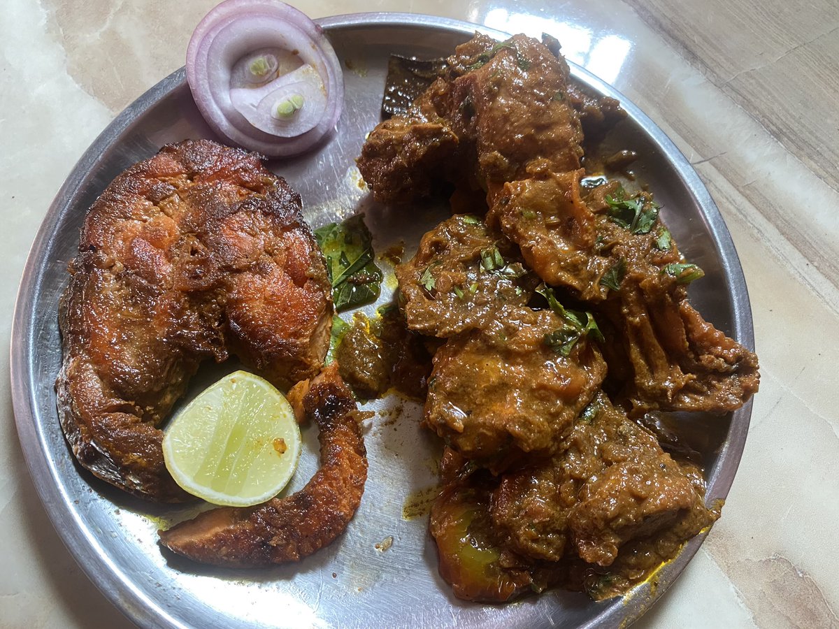 CyanideGuppi's tweet photo. Mathiya sambavam #VanjaramFry #ChickenSoup #NattukozhiFry https://t.co/5xCAaIhRRJ