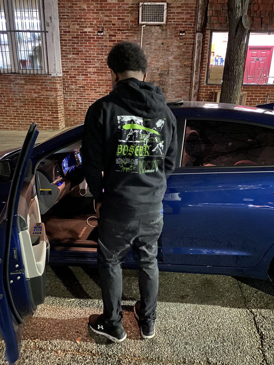 iktray's tweet photo. Show you how to make a hundred G's bein' a middle man💸 
Hoodie: @PoseurShop https://t.co/22sCJ4mJuX