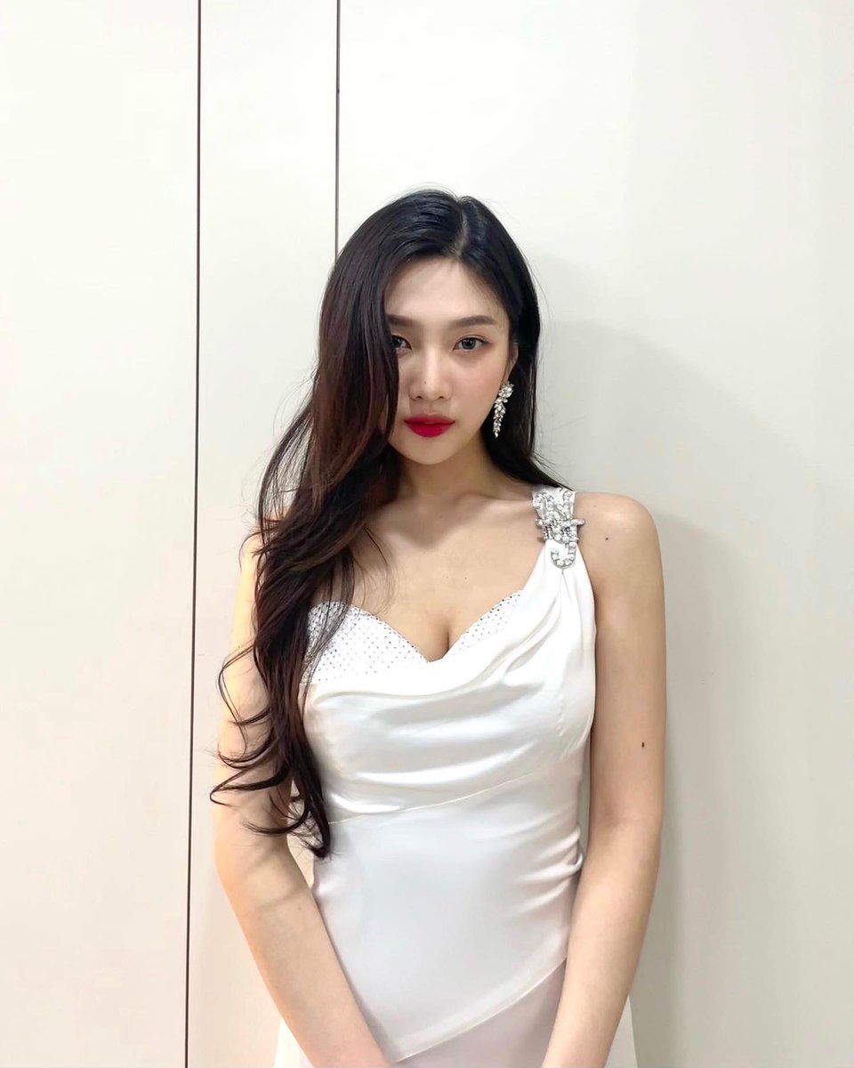 PARTSOOYOUNG's tweet photo. ⠀⠀⠀
⠀⠀⠀
I was happy to be performing as Red Velvet after a long time. 🤍 
Did you enjoy watching, Luvies? 😁😁 Thank you and I love you always. 😚😚
⠀⠀⠀
⠀⠀⠀ https://t.co/1ib5jUto8t