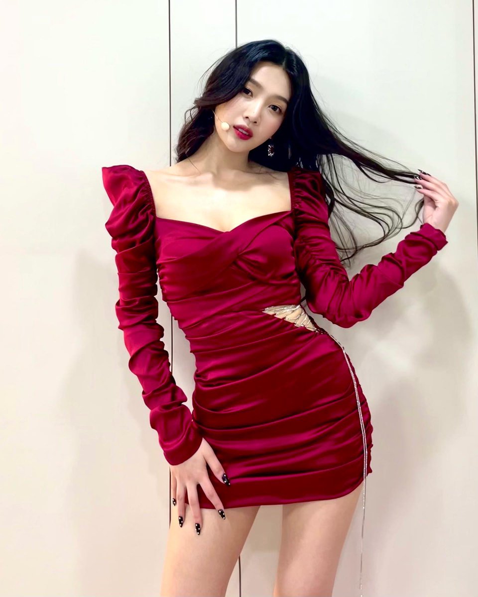 PARTSOOYOUNG's tweet photo. ⠀⠀⠀
⠀⠀⠀
I was happy to be performing as Red Velvet after a long time. 🤍 
Did you enjoy watching, Luvies? 😁😁 Thank you and I love you always. 😚😚
⠀⠀⠀
⠀⠀⠀ https://t.co/1ib5jUto8t