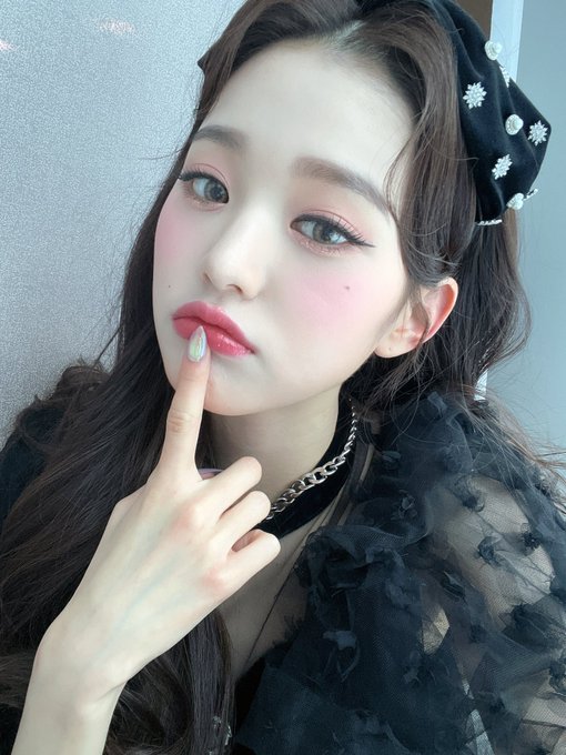 大粒グリッターならこれ 韓国アイドルのようなアイメイクができるコスメ 韓国情報メディア Kasioda カシオダ